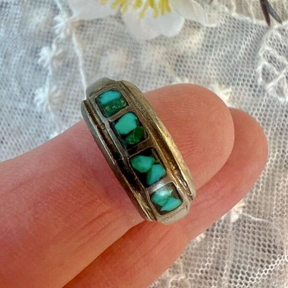 Vintage 60’s Turquoise Chip Handmade Unisex Band Ring - Picture 2 of 9